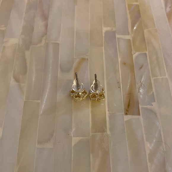 Kendra Scott Rue Gold - Picture 4 of 4